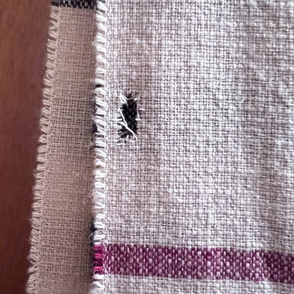 Elegant Burberry Check 100% Cashmere Scarf – Timeless Style - Picture 10 of 13